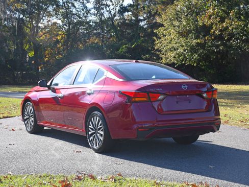 Used 2024 Nissan Altima 2.5 SV image 3