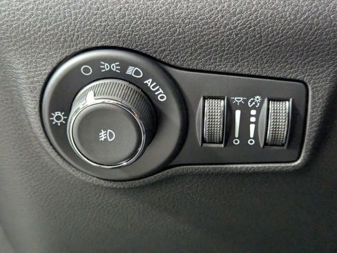New 2026 Jeep Compass Latitude AWD/4WD image 15