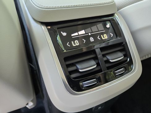 Certified 2025 Volvo XC90 T8 Plus w/ Protection Package Premier image 40