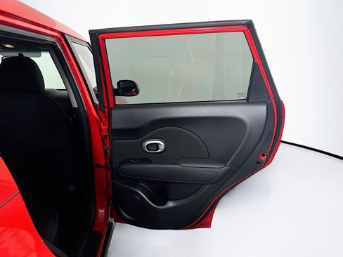 Used 2018 Kia Soul + FWD image 28