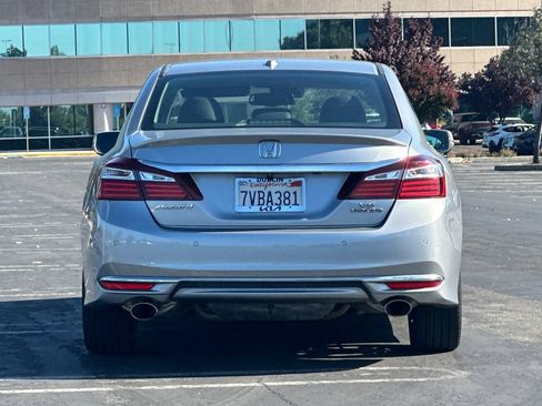 Used 2017 Honda Accord Touring image 5