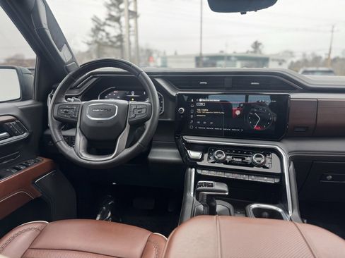 Used 2024 GMC Sierra 1500 Denali Ultimate image 12