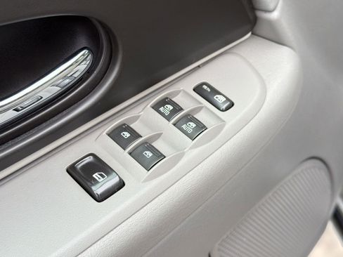 Used 2006 GMC Envoy SLE image 22