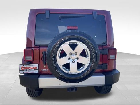 Used 2012 Jeep Wrangler Unlimited Sahara w/ Connectivity Group AWD/4WD image 11