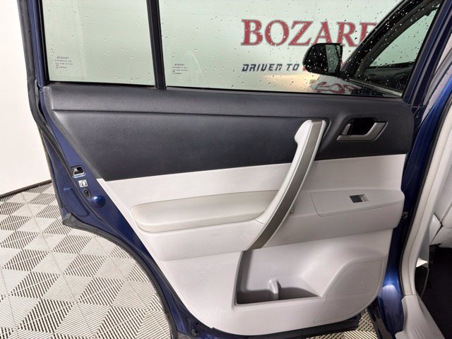 Used 2013 Toyota Highlander SE FWD image 28