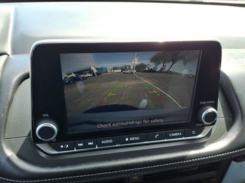 Used 2024 Nissan Rogue S AWD/4WD image 10