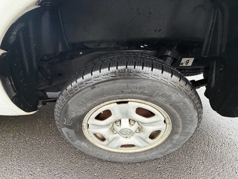 Used 2015 Toyota Tacoma Base 4x2 4dr Access Cab 6.1 ft w/ Convenience Package image 33