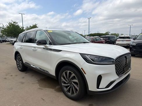 New 2026 Lincoln Aviator AWD image 3