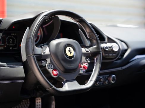 Used 2016 Ferrari 488 GTB RWD image 45