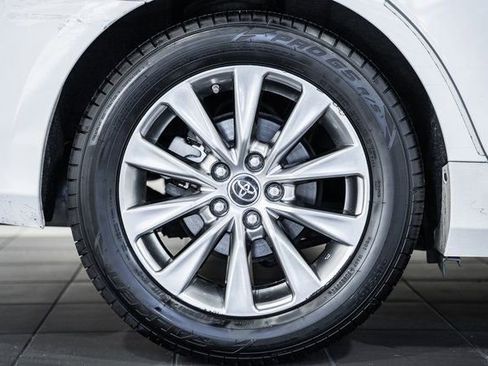 Used 2016 Toyota Camry XLE image 13