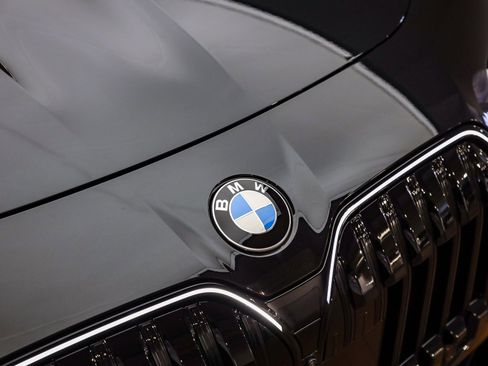 New 2026 BMW 740i xDrive w/ Premium Package image 9