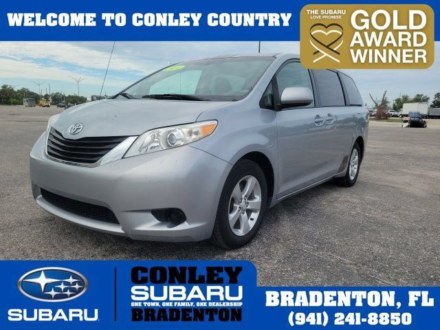 Used 2014 Toyota Sienna LE FWD image 2
