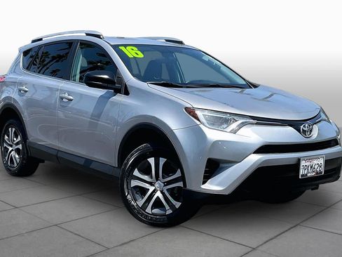 Used 2016 Toyota RAV4 LE FWD image 2