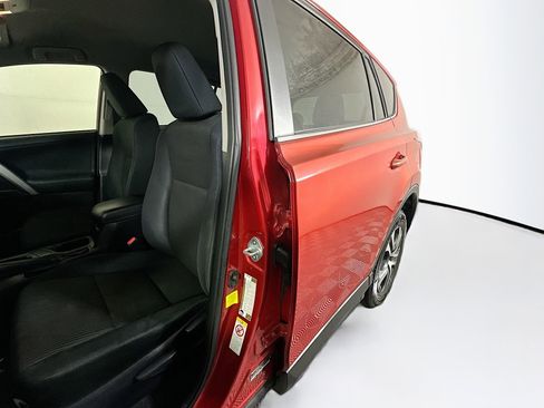 Used 2017 Toyota RAV4 LE FWD image 12