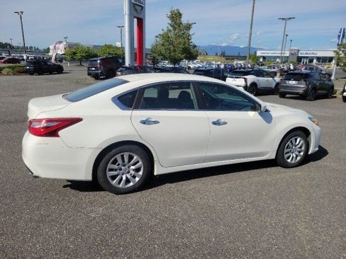 Used 2016 Nissan Altima 2.5 S w/ Power Driver Seat Package FWD image 2