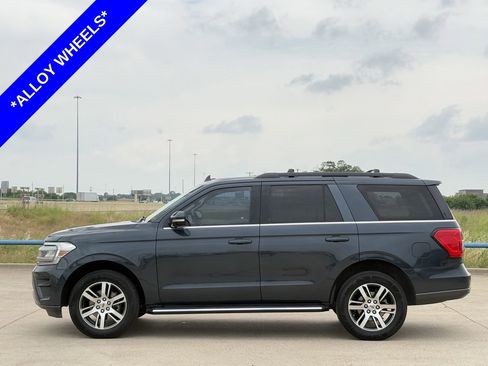 Certified 2022 Ford Expedition XLT RWD image 3