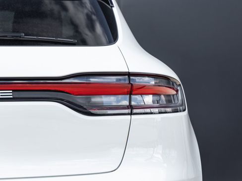 Certified 2026 Porsche Macan AWD/4WD image 14