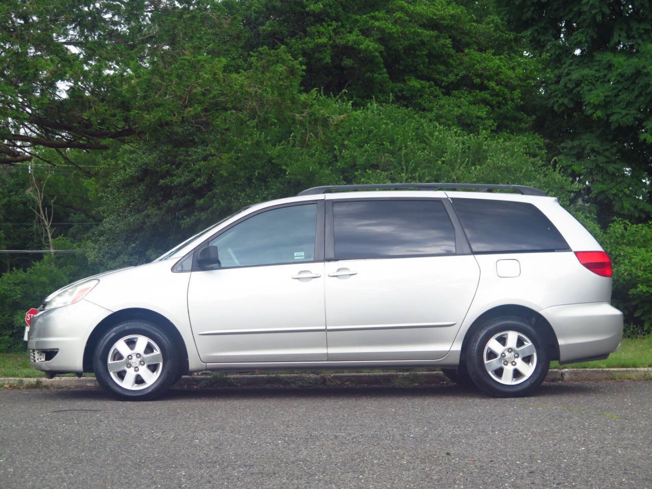 Used 2004 Toyota Sienna LE FWD image 2