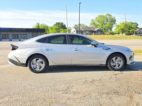 New 2026 Hyundai Sonata SE FWD image 2
