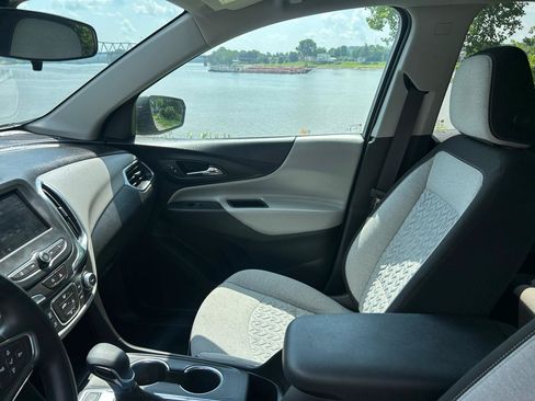 Used 2023 Chevrolet Equinox LS w/ LS Convenience Package AWD/4WD image 11