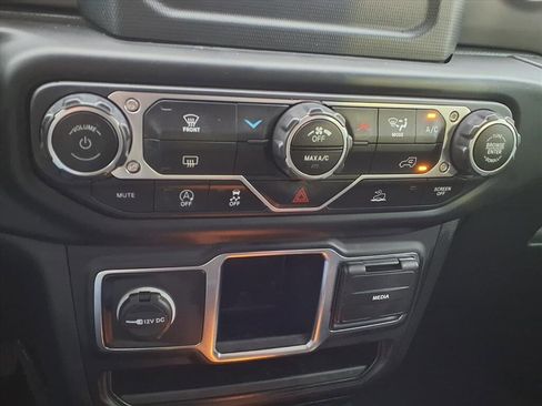 Used 2023 Jeep Wrangler Sport image 19