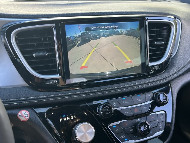 Used 2025 Chrysler Pacifica Limited FWD image 30