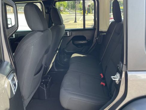 Used 2018 Jeep Wrangler Unlimited Sport S AWD/4WD image 10