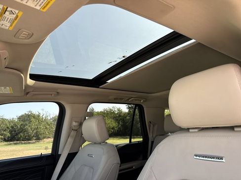 Used 2023 Ford Expedition Platinum AWD/4WD image 22