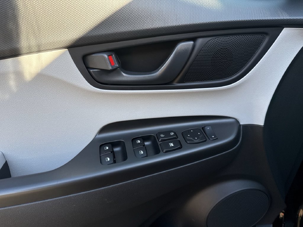 Used 2023 Hyundai Kona SEL AWD/4WD image 13