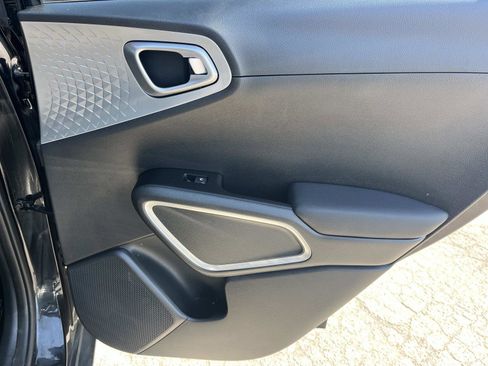Used 2023 Kia Soul LX FWD image 21