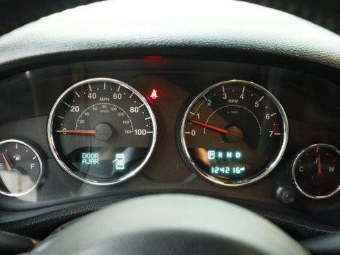 Used 2017 Jeep Wrangler Unlimited Sahara AWD/4WD image 14