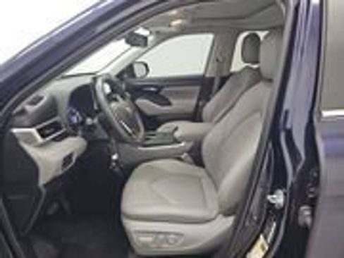 Certified 2024 Toyota Highlander XLE AWD/4WD image 7