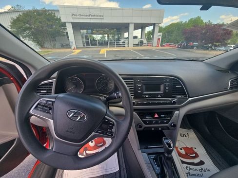 Used 2017 Hyundai Elantra SE FWD image 6