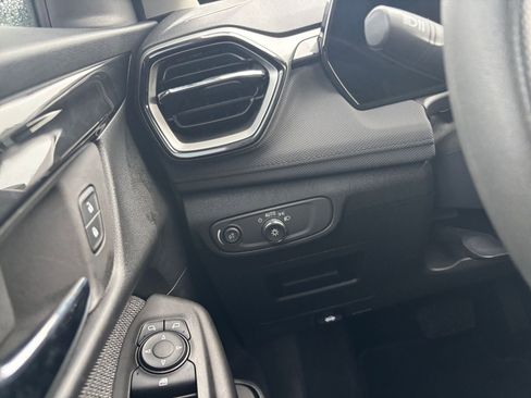 Used 2025 Chevrolet TrailBlazer LT image 32