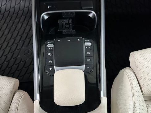 Used 2022 Mercedes-Benz GLB 250 4MATIC image 17
