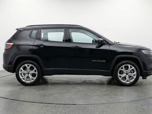 Used 2025 Jeep Compass Latitude image 11