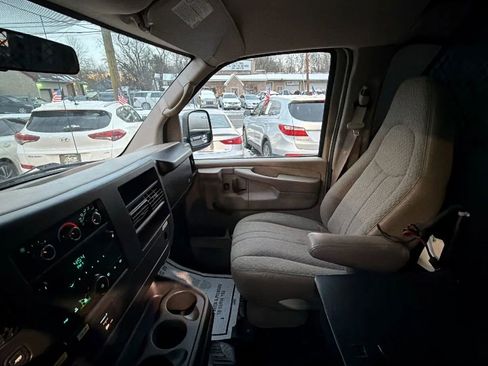Used 2009 Chevrolet Express 2500 Van 3D image 19
