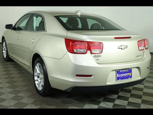 Used 2015 Chevrolet Malibu LT w/ Power Convenience Package FWD image 16