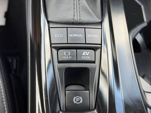 Used 2025 Toyota Camry SE FWD image 18