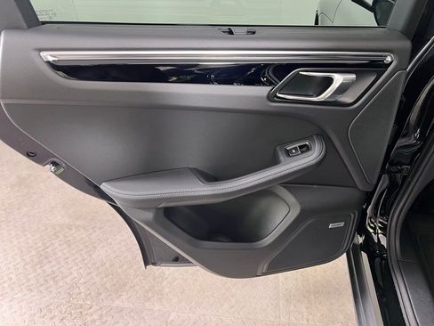 Certified 2026 Porsche Macan AWD/4WD image 26