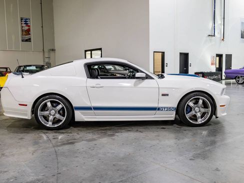 Used 2012 Ford Mustang GT Premium w/ HID Headlamps & Security Pkg RWD image 8