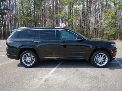 Used 2021 Jeep Grand Cherokee L Summit w/ Luxury Tech Group V AWD/4WD image 3