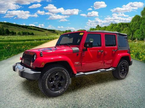 Used 2015 Jeep Wrangler Unlimited Sahara w/ Connectivity Group AWD/4WD image 3