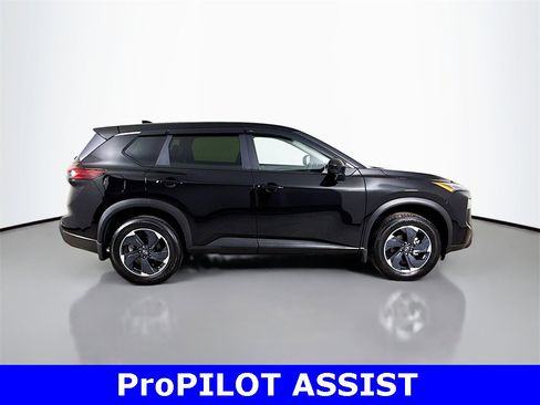 Used 2024 Nissan Rogue SV image 3