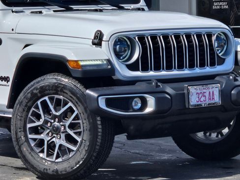 Used 2025 Jeep Wrangler Sahara image 3