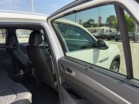 Used 2025 Volkswagen Atlas Cross Sport SE AWD/4WD image 21