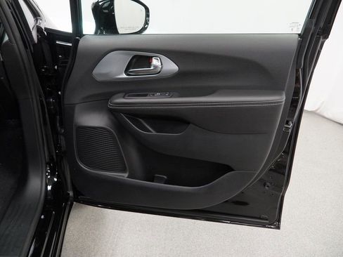 New 2026 Chrysler Pacifica Limited w/ S Appearance Package image 31