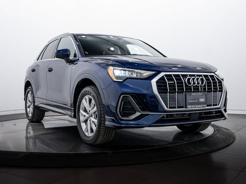 Certified 2022 Audi Q3 2.0T Premium w/ Convenience Package image 1