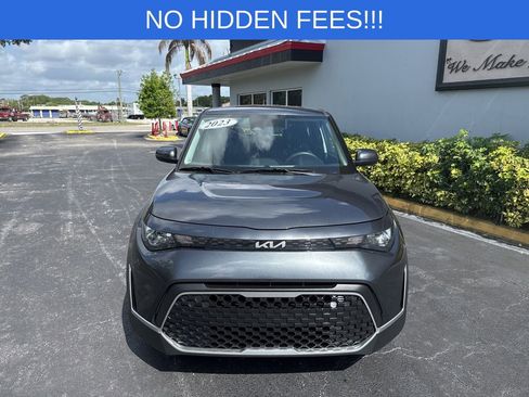 Used 2023 Kia Soul LX w/ LX Technology Package FWD image 4