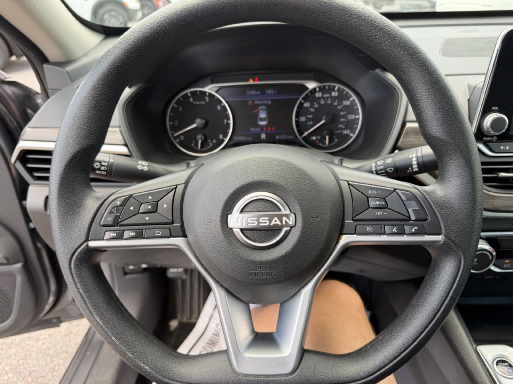 Used 2025 Nissan Altima 2.5 SV FWD image 18